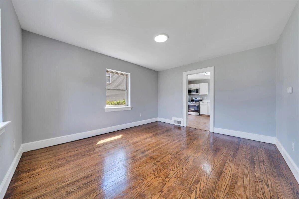 4028 Kentucky AVE NW - Photo 9