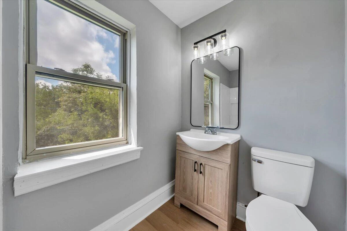 4028 Kentucky AVE NW - Photo 17