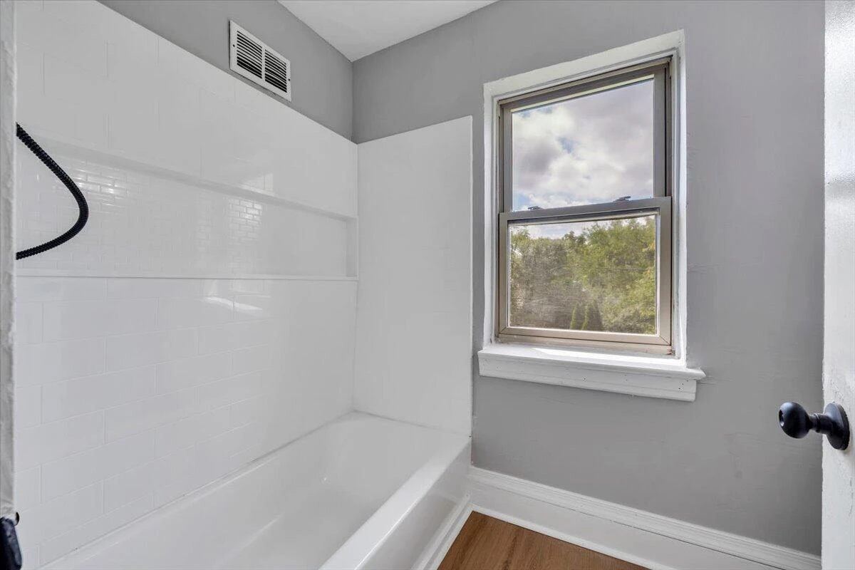 4028 Kentucky AVE NW - Photo 18