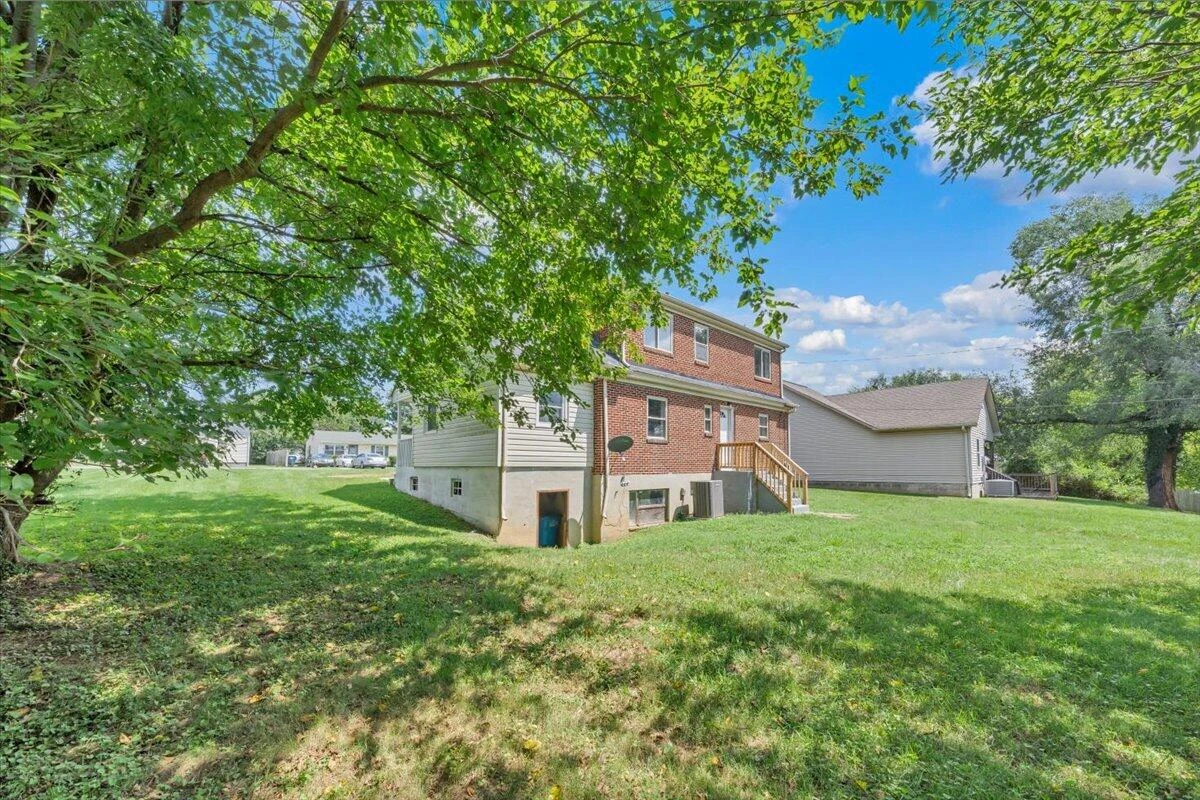 4028 Kentucky AVE NW - Photo 29