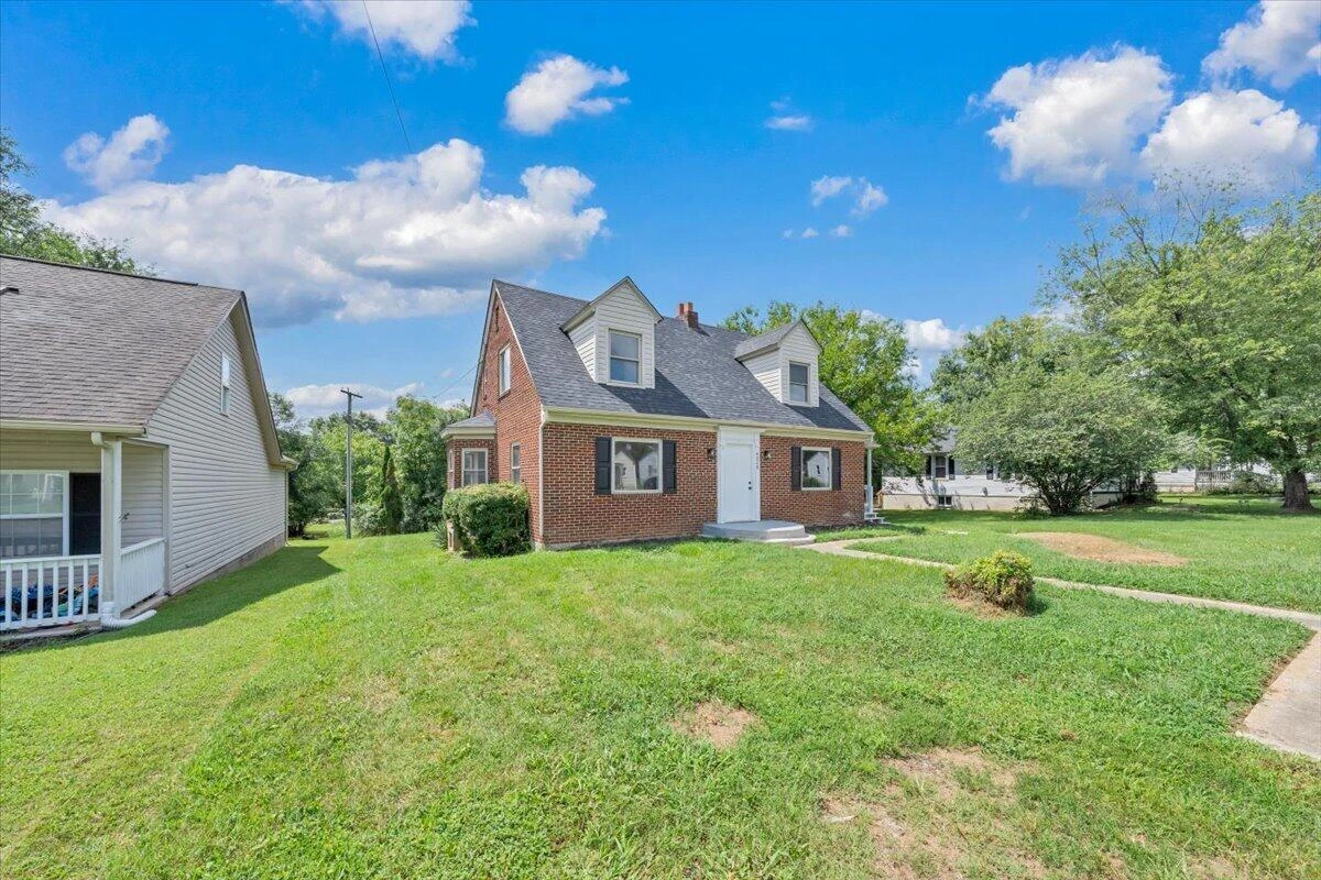 4028 Kentucky AVE NW - Photo 34