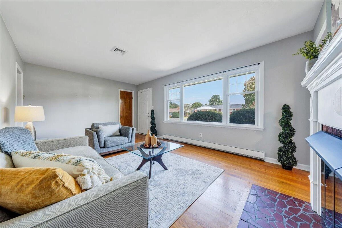 3363 Melody AVE - Photo 7