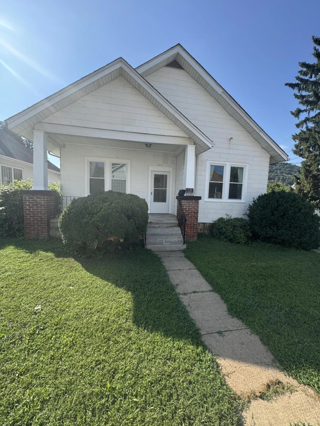 613 Montrose AVE SE