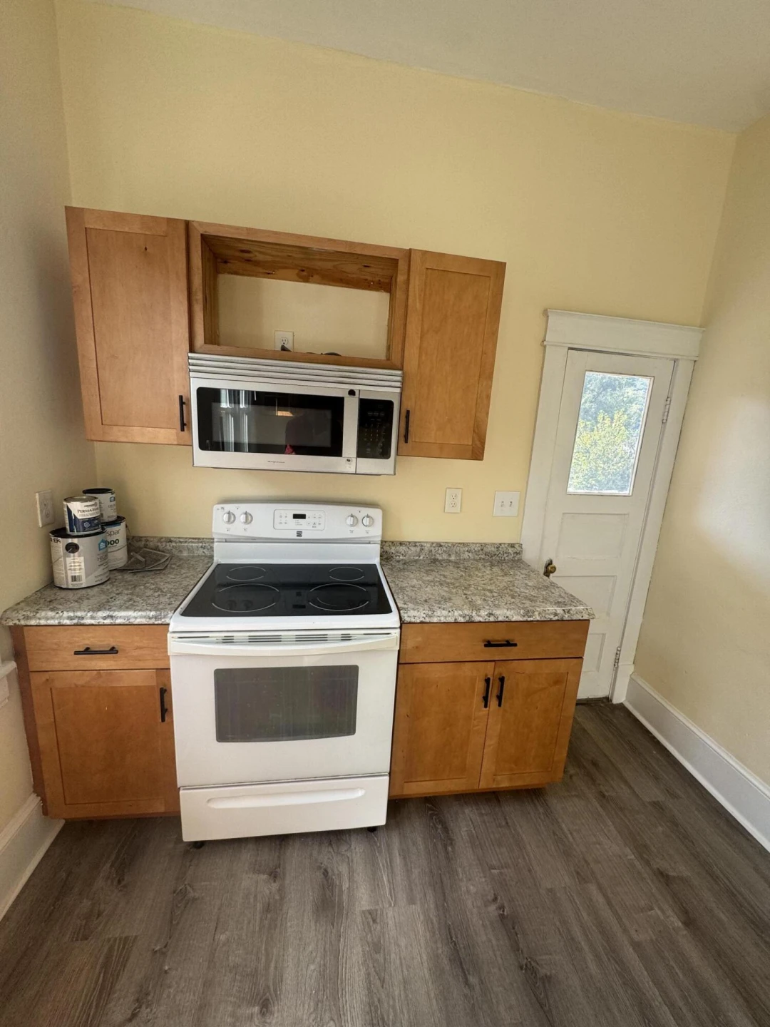 613 Montrose AVE SE - Photo 5