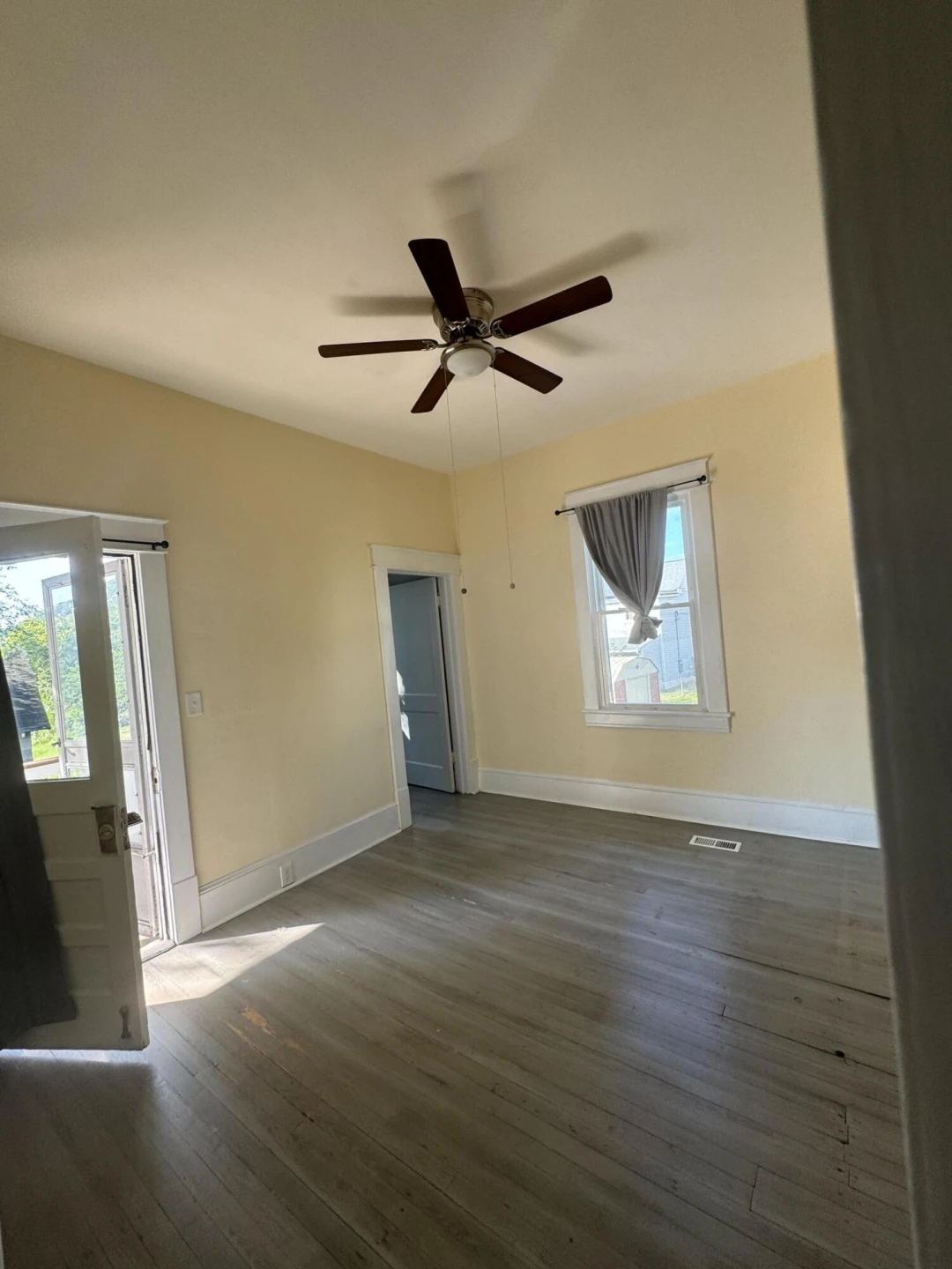 613 Montrose AVE SE - Photo 11
