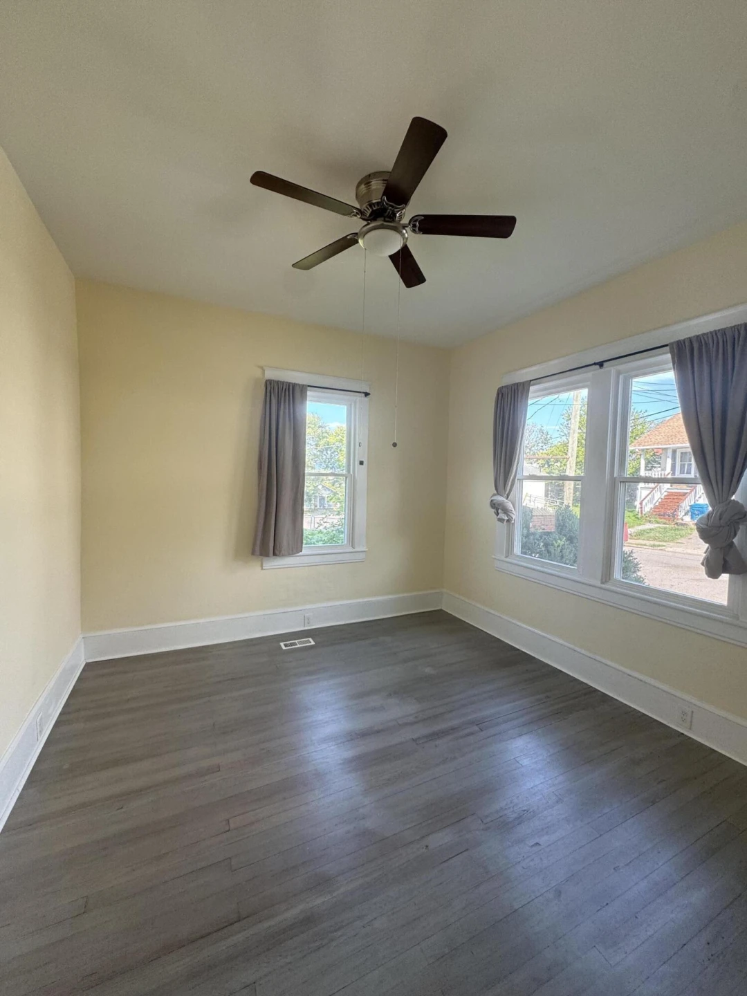 613 Montrose AVE SE - Photo 13