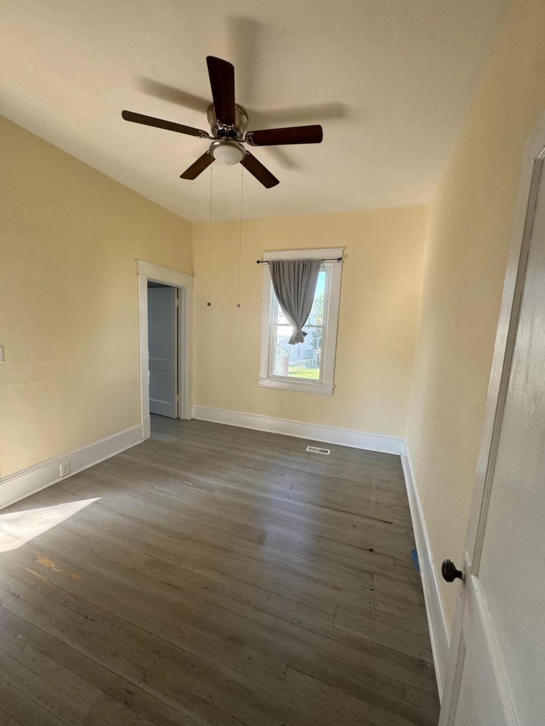 613 Montrose AVE SE - Photo 18