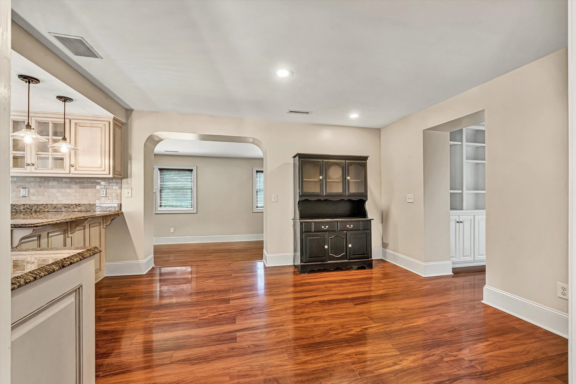 255 Plantation DR - Photo 11