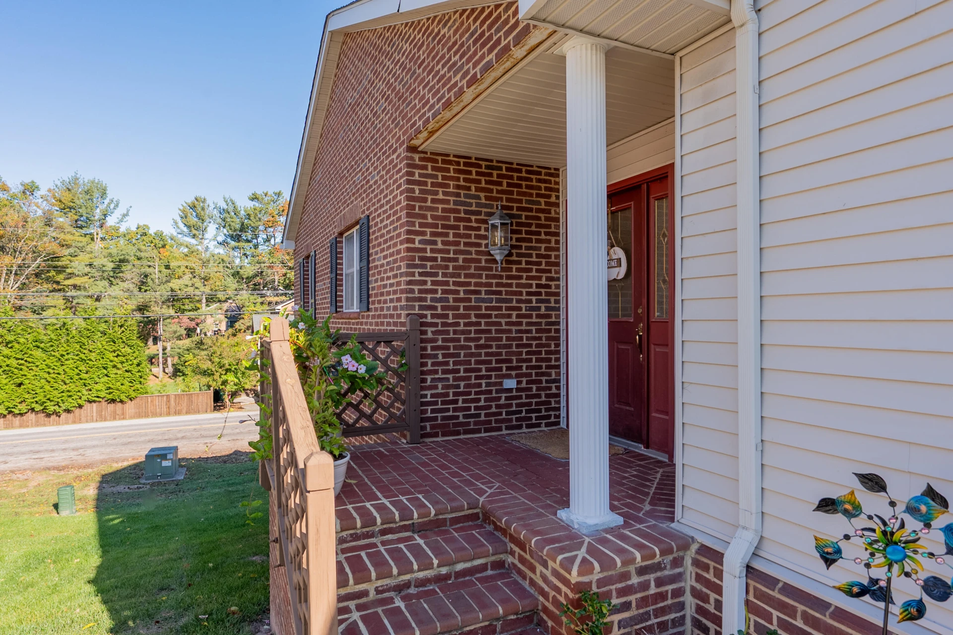 1005 Edwards LN - Photo 3