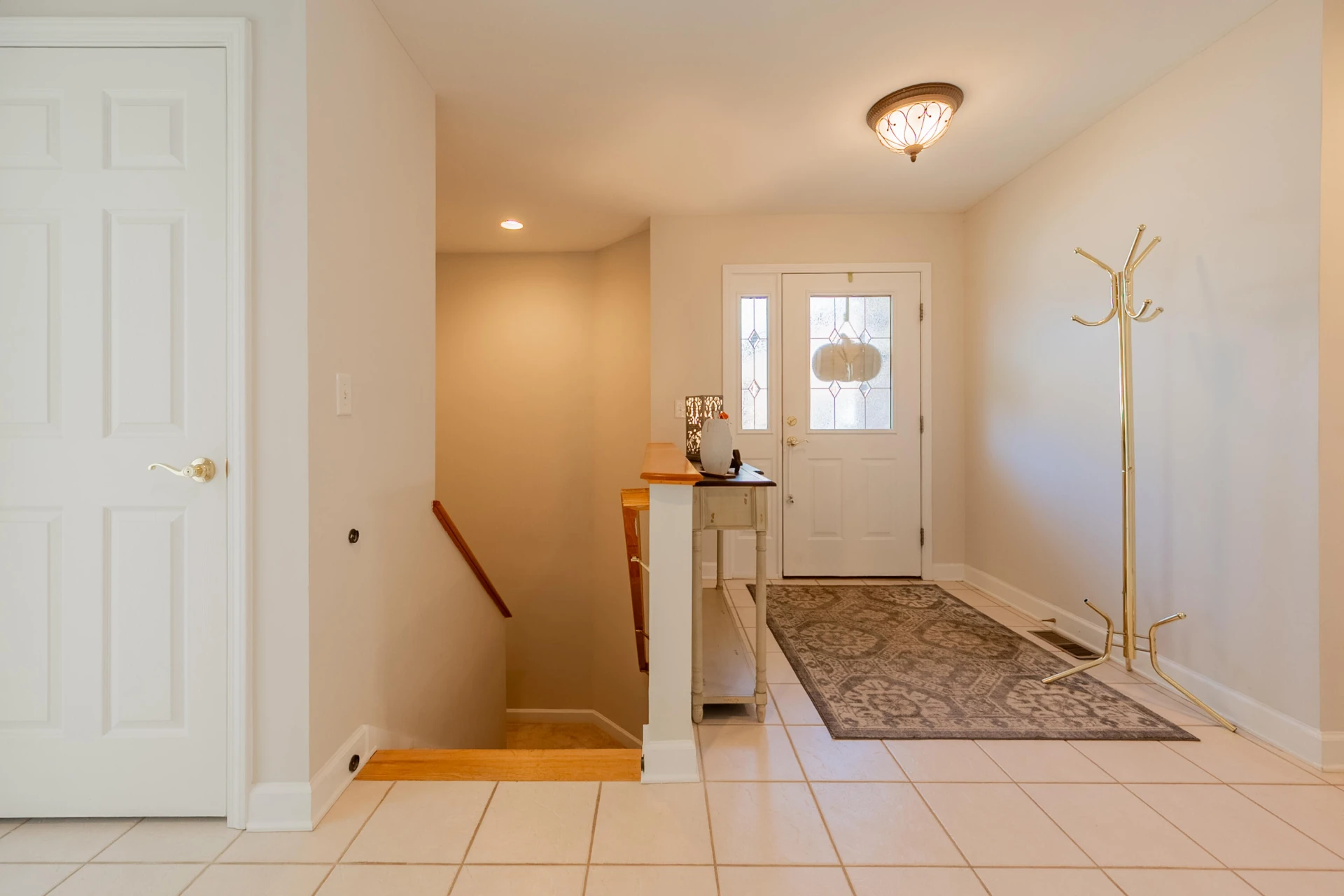 1005 Edwards LN - Photo 4