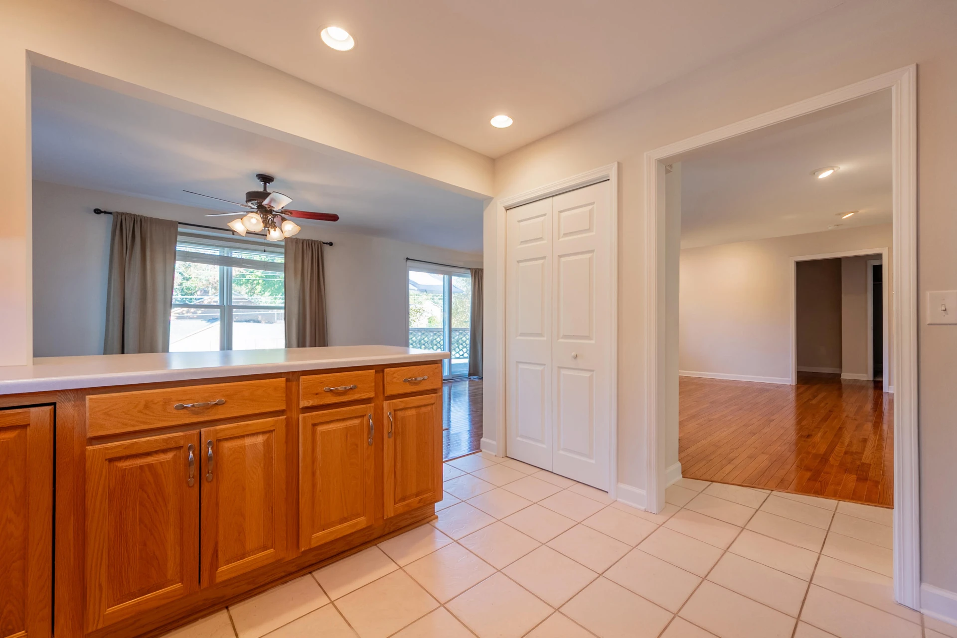 1005 Edwards LN - Photo 5