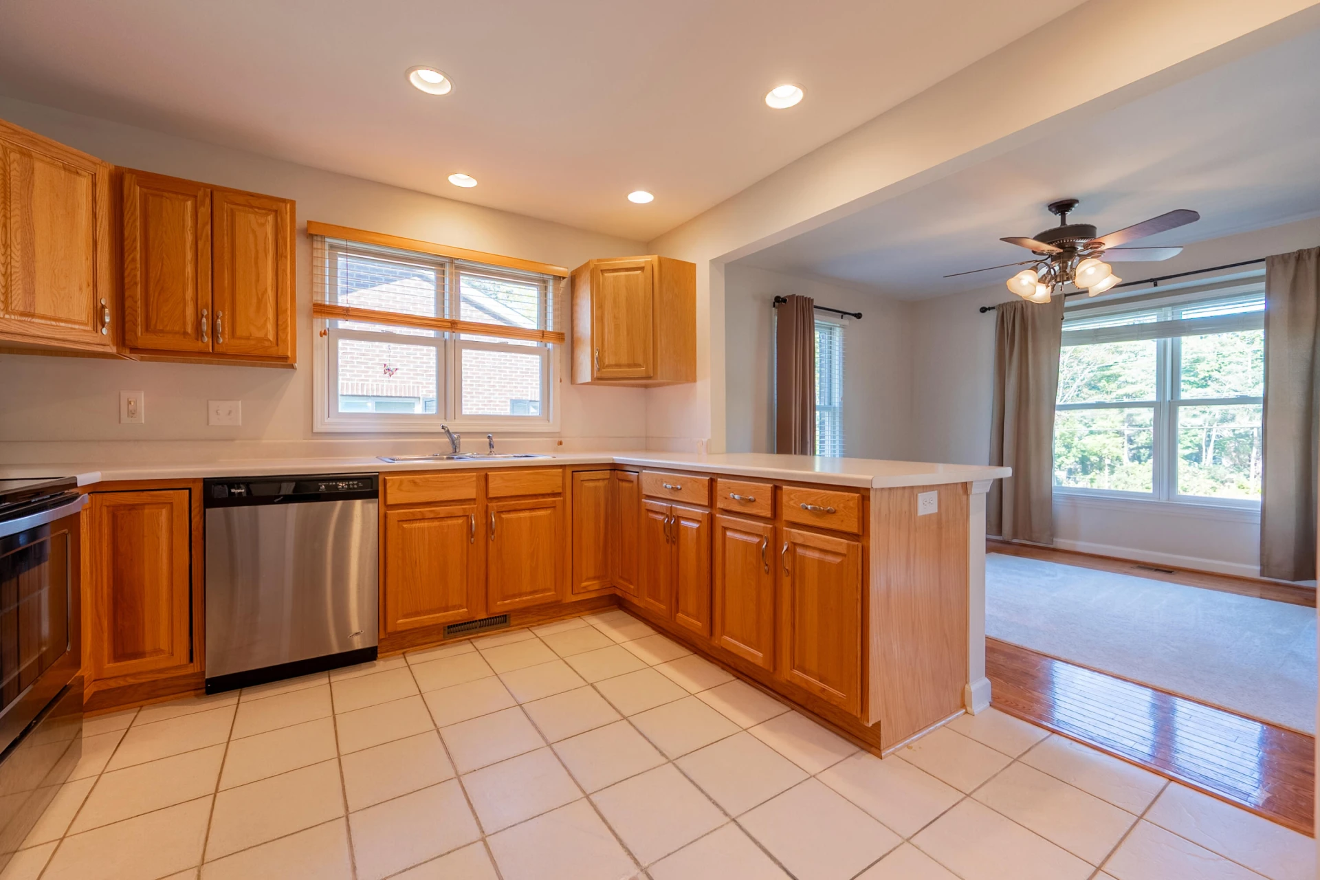 1005 Edwards LN - Photo 10