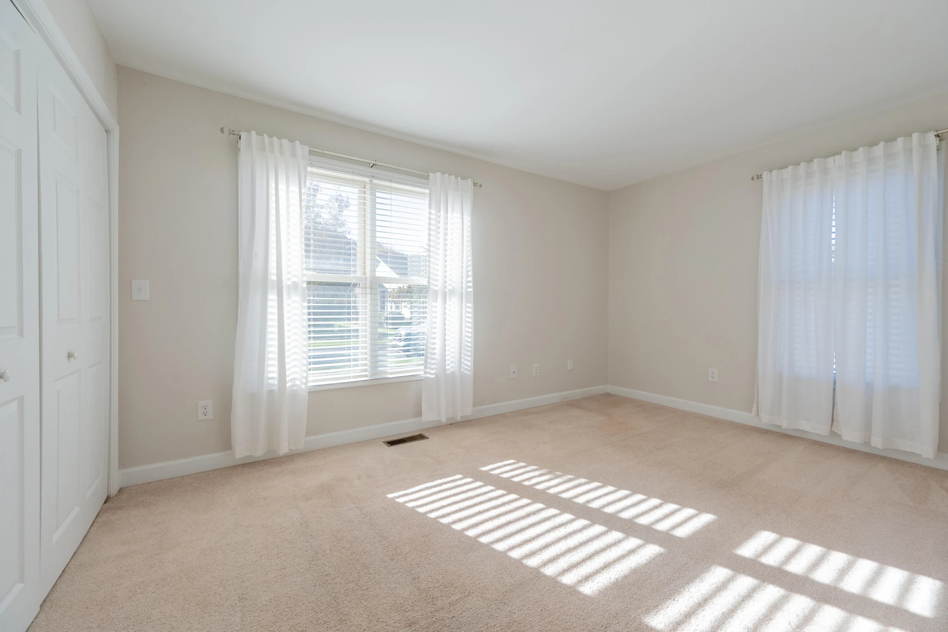 1005 Edwards LN - Photo 35