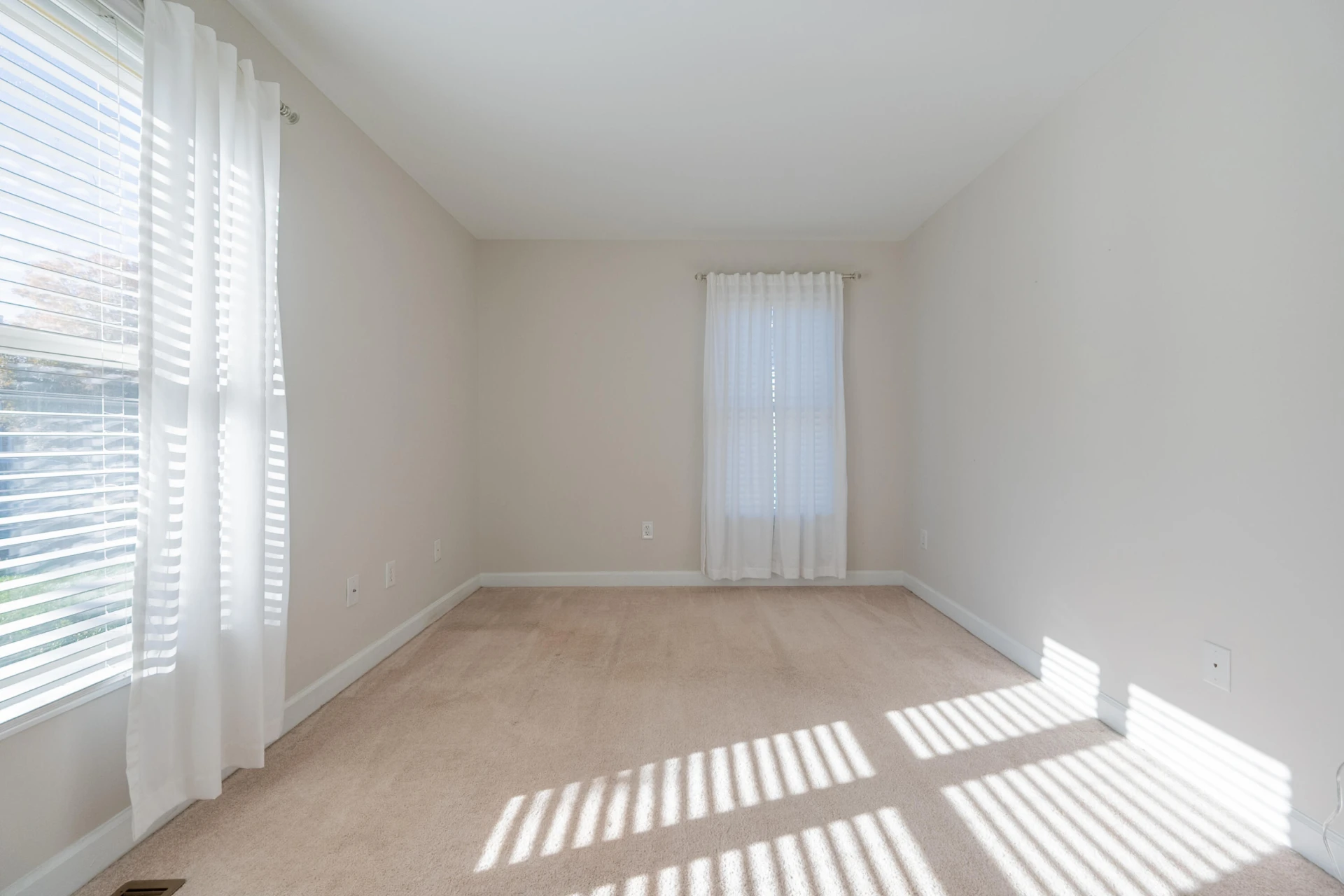 1005 Edwards LN - Photo 37