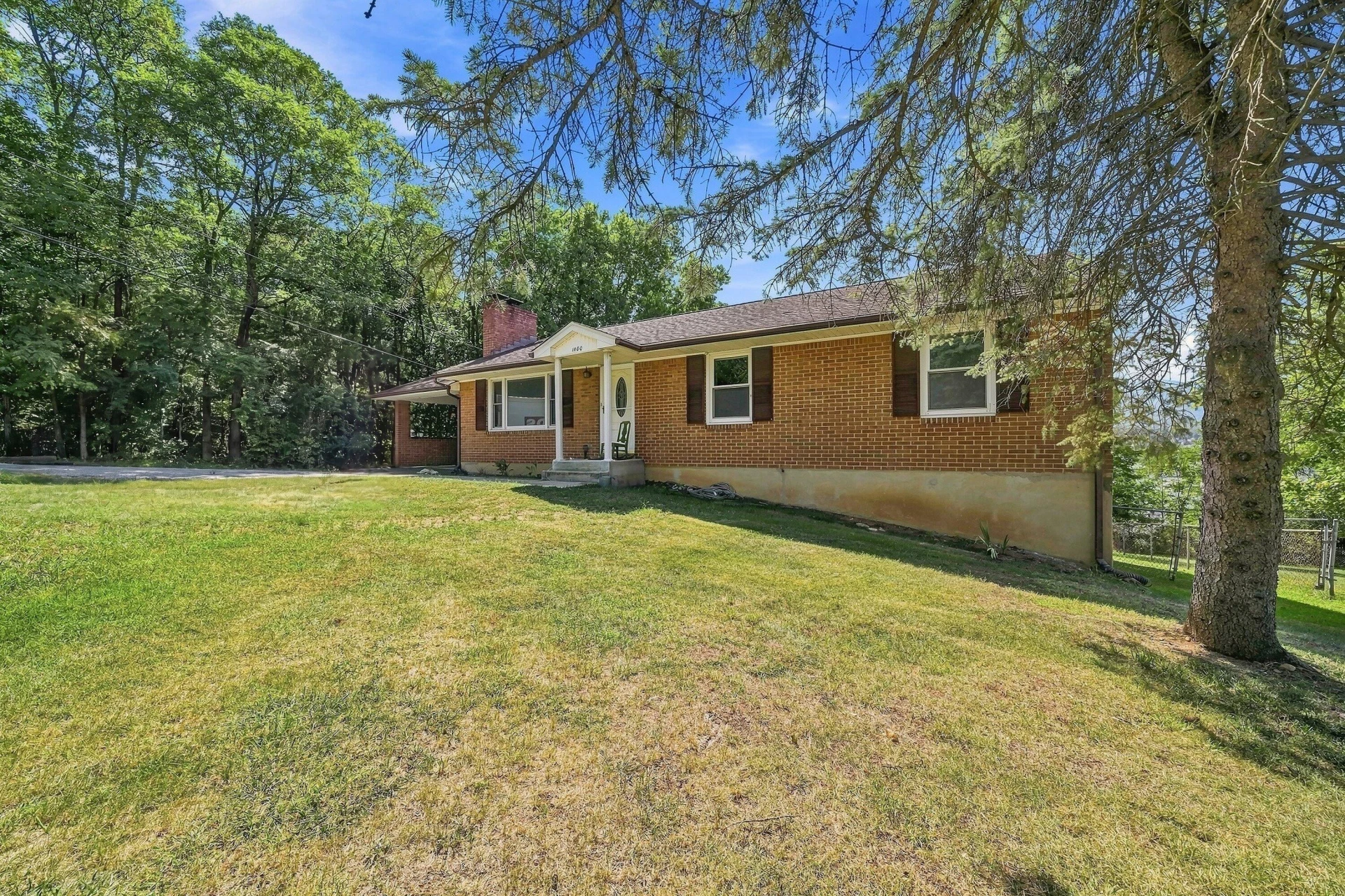1400 Kathryn LN - Photo 2