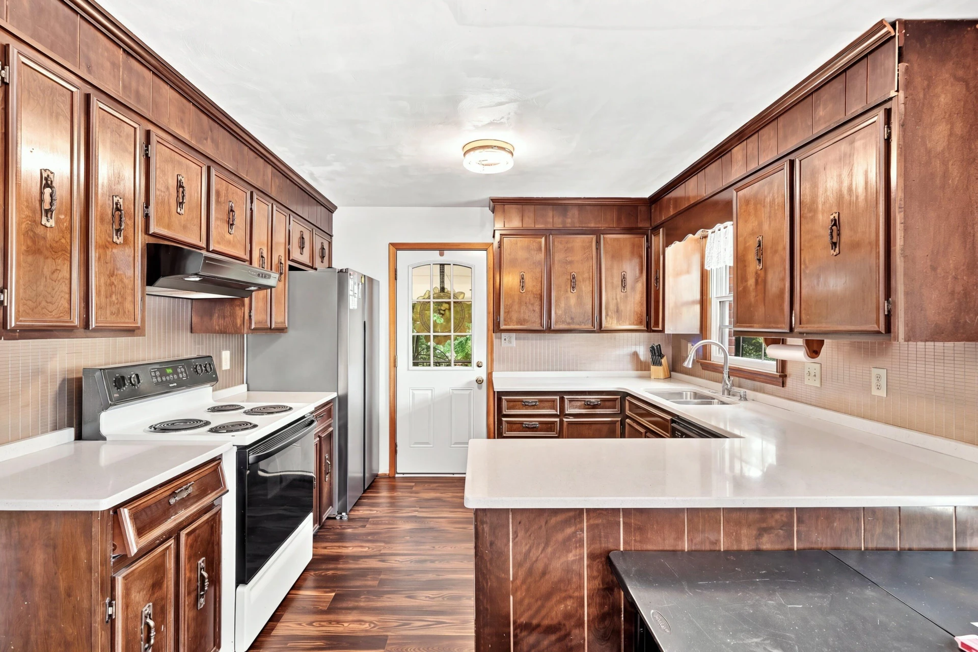 1400 Kathryn LN - Photo 6