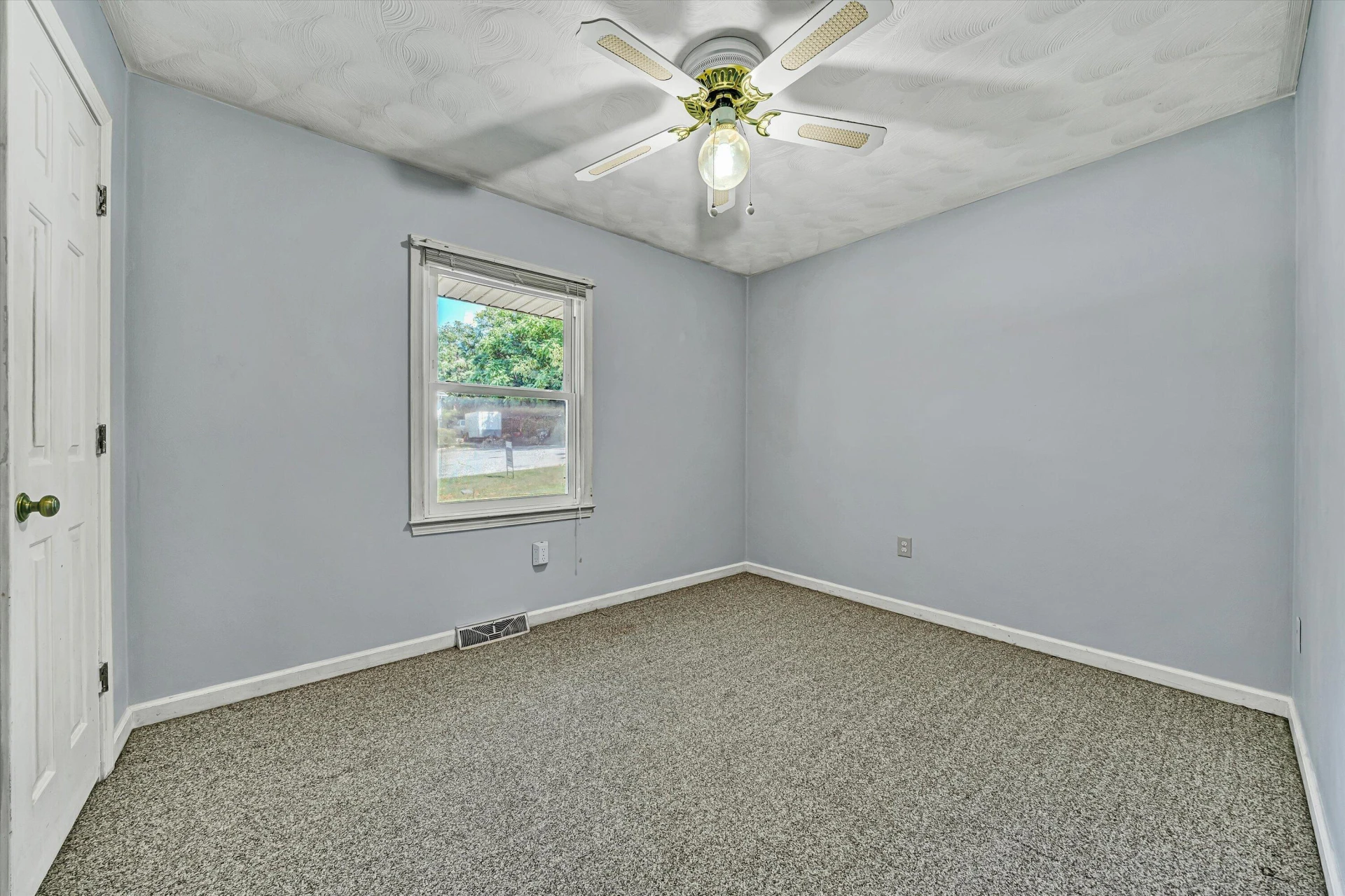 1400 Kathryn LN - Photo 9