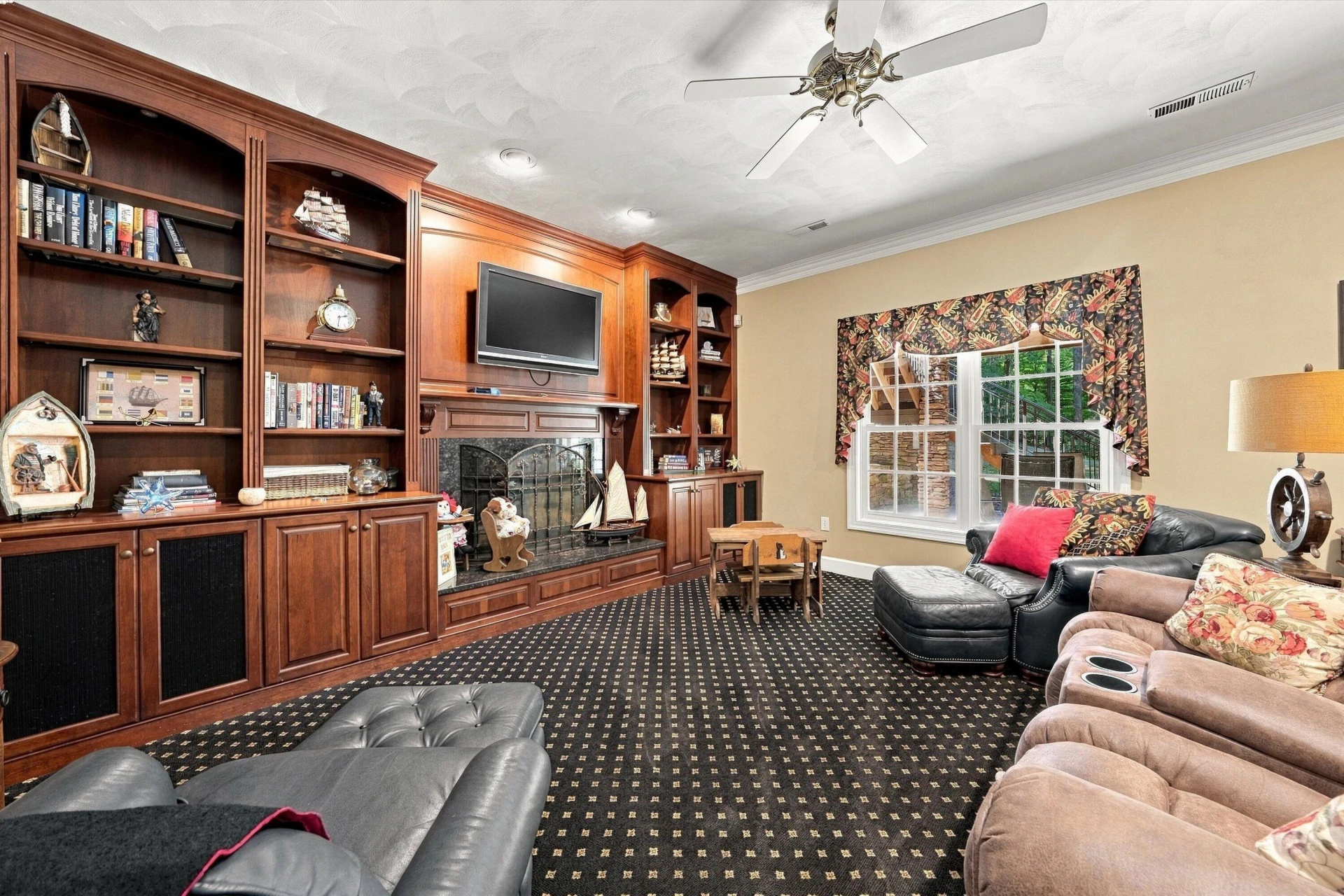 1538 Strawberry Mountain DR - Photo 48