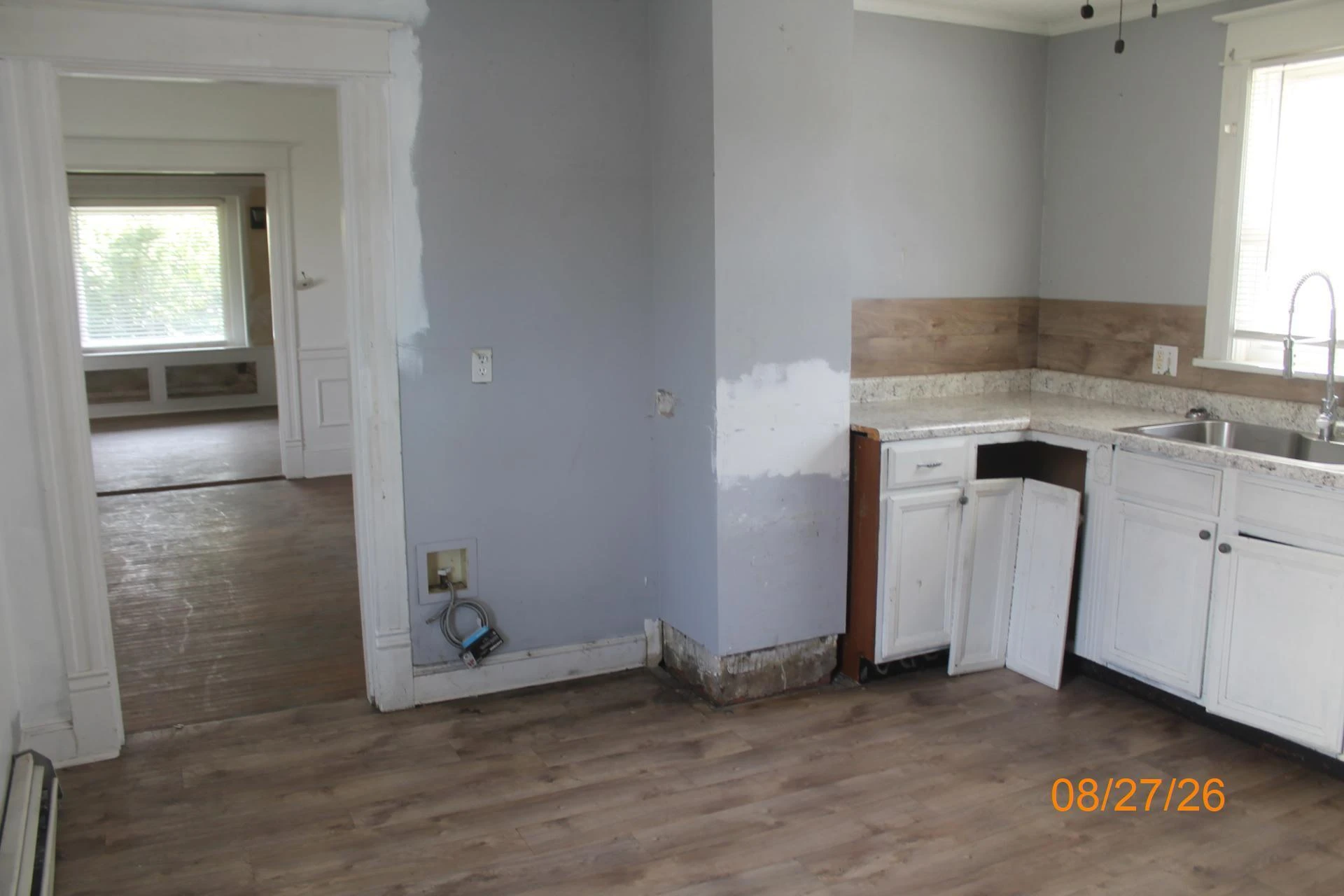 314 E Hawthorne ST - Photo 11