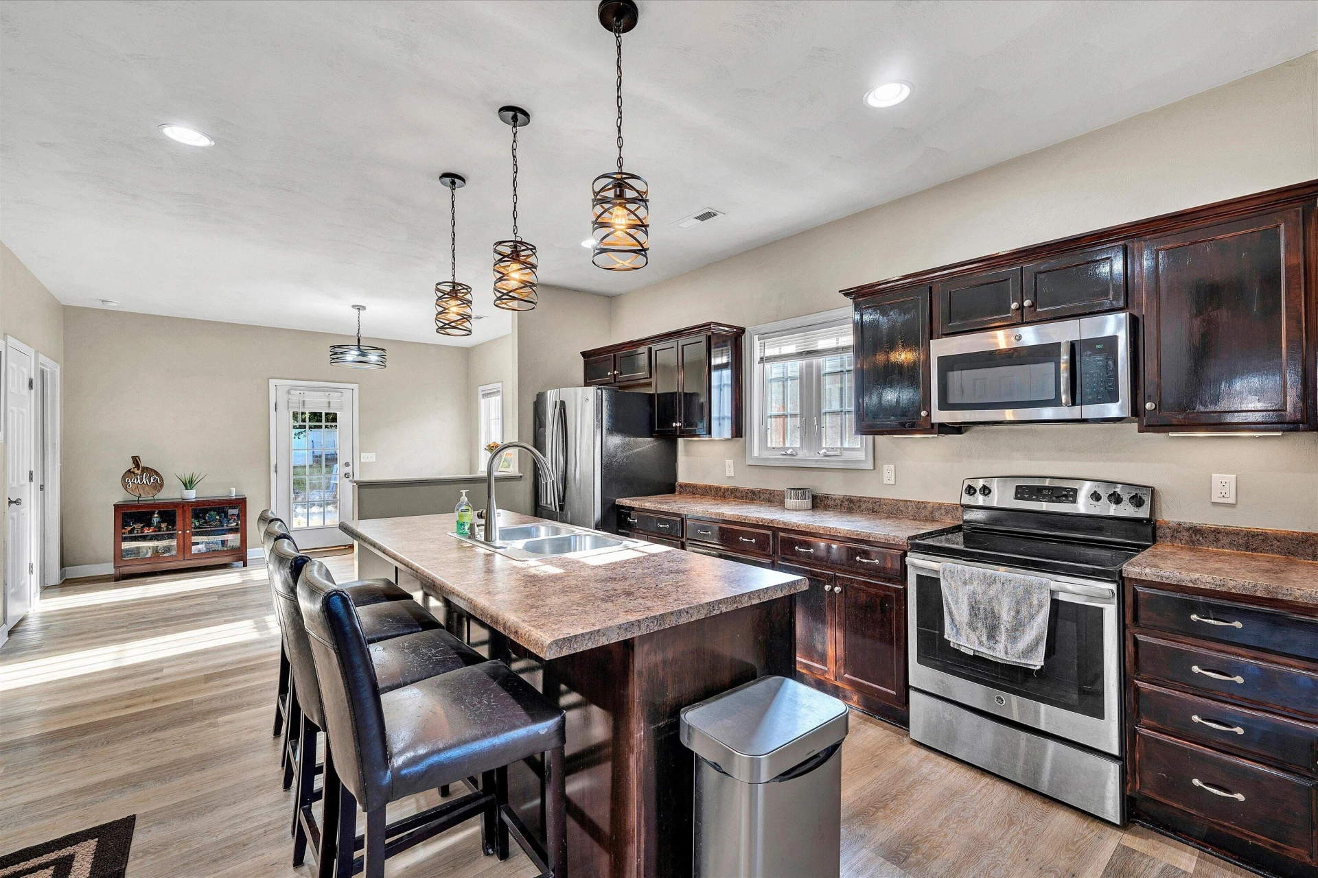 615 Moran AVE - Photo 8