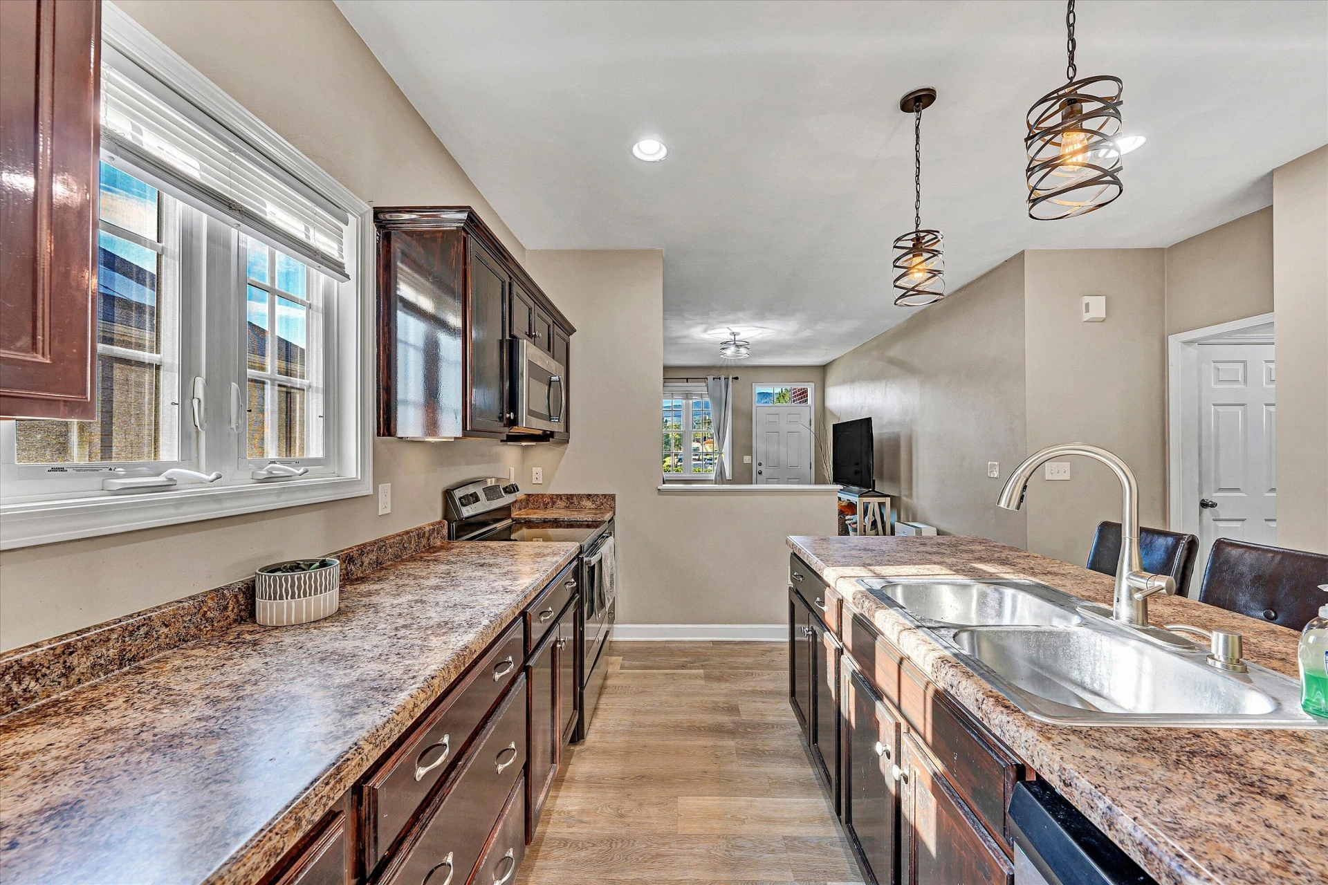 615 Moran AVE - Photo 10