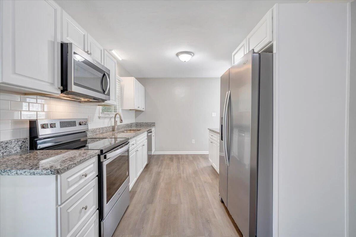 207 Hillview DR - Photo 8