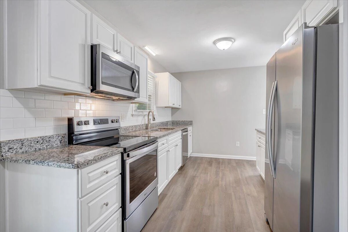 207 Hillview DR - Photo 9