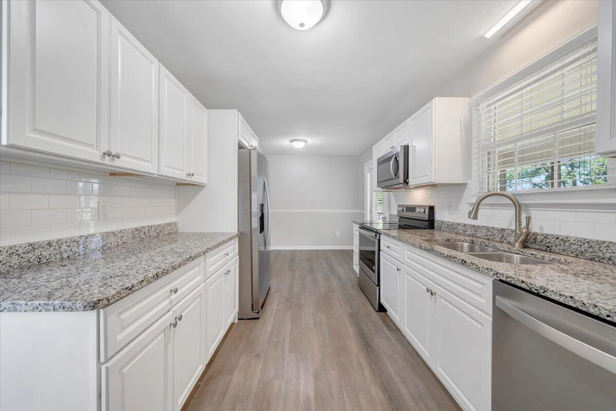 207 Hillview DR - Photo 11