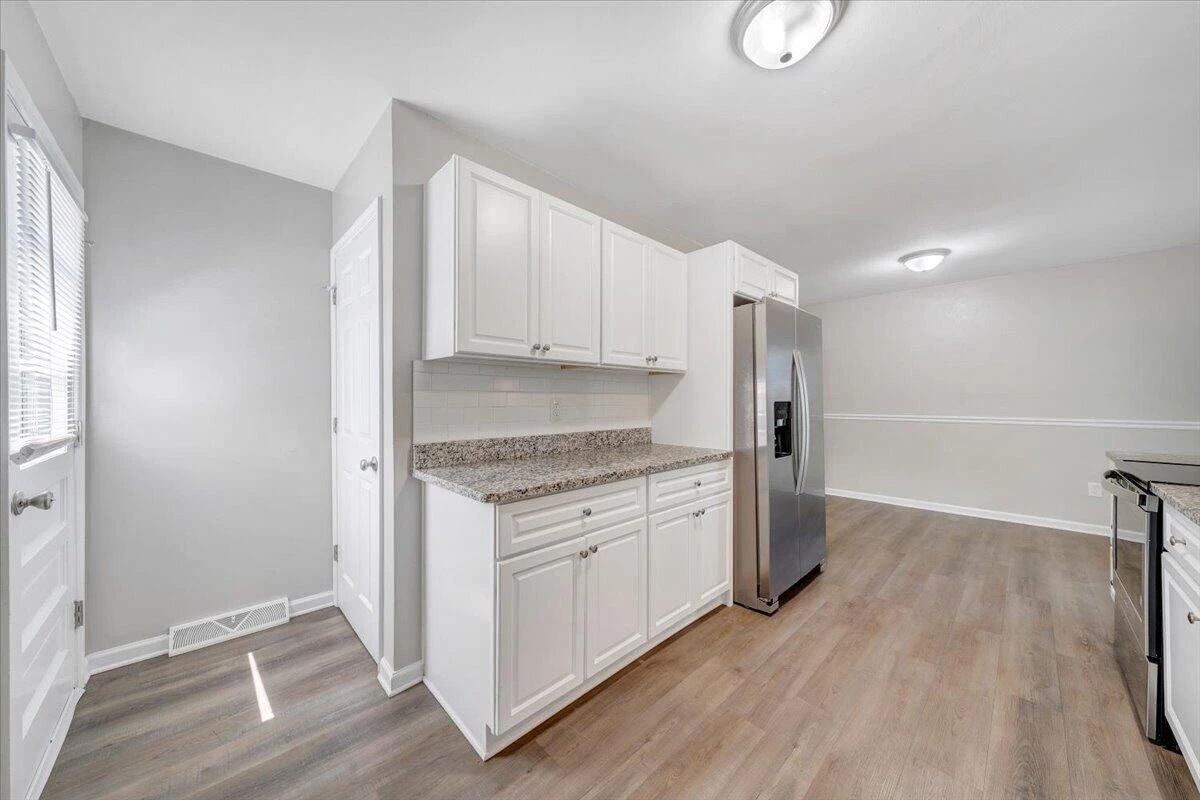 207 Hillview DR - Photo 12
