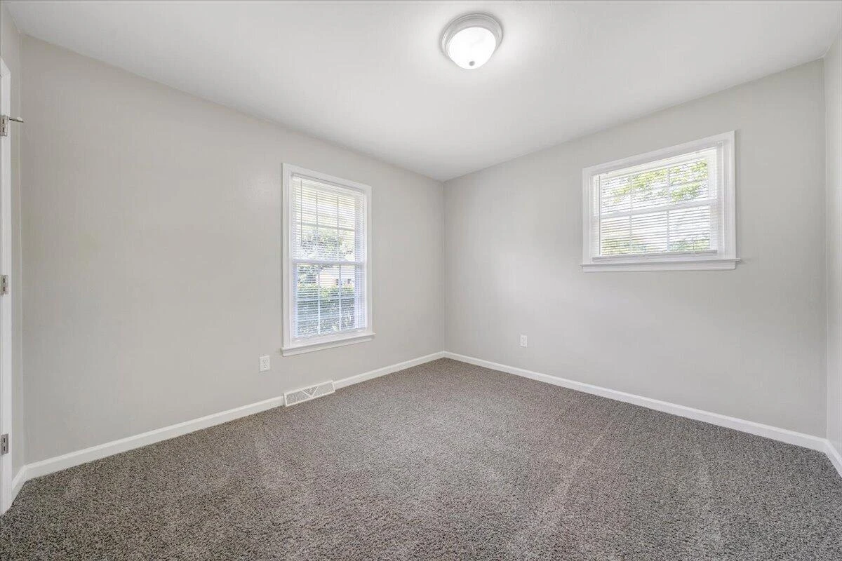 207 Hillview DR - Photo 14
