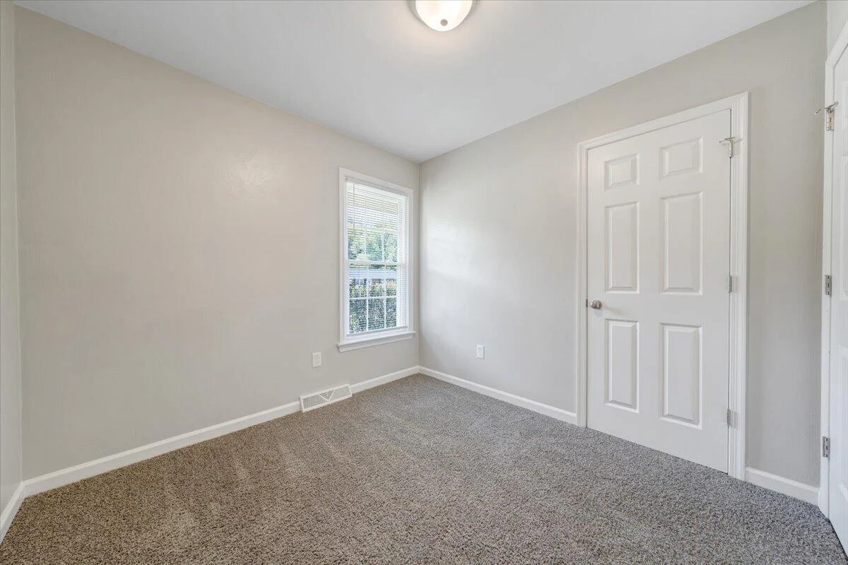 207 Hillview DR - Photo 15