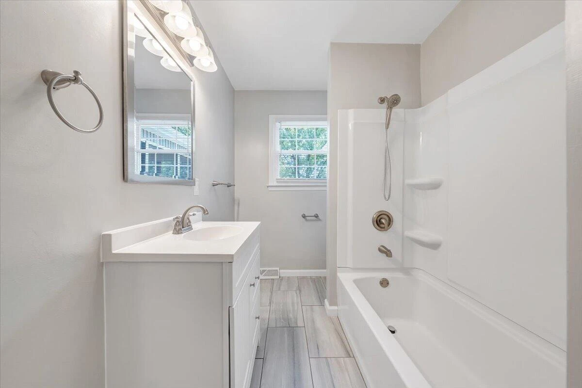 207 Hillview DR - Photo 16