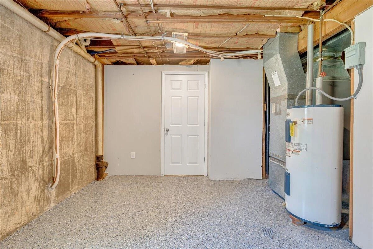 207 Hillview DR - Photo 17