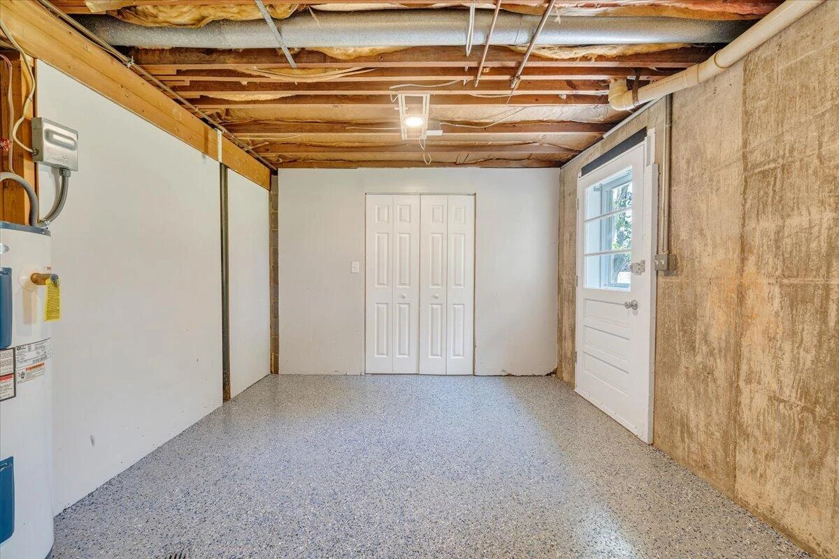 207 Hillview DR - Photo 18