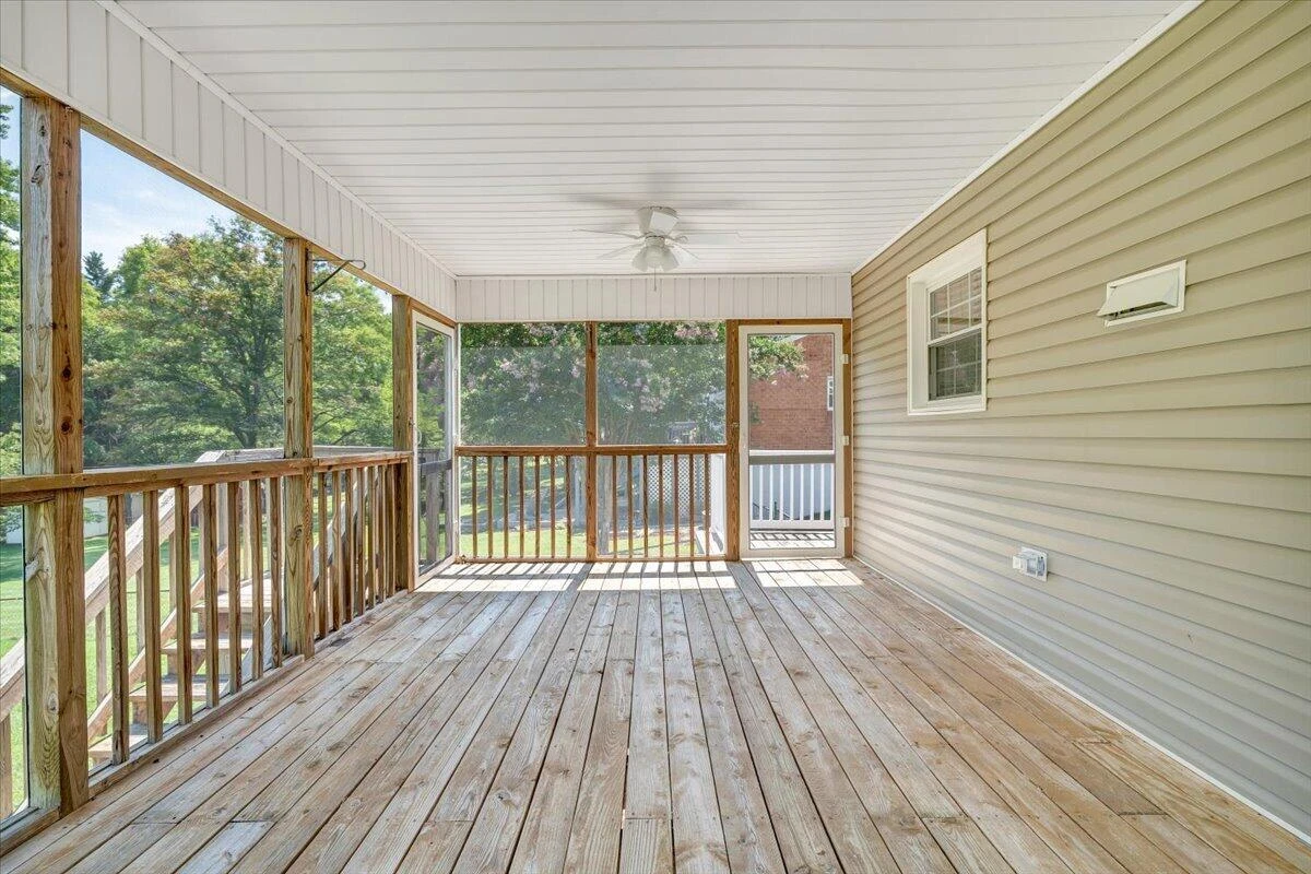 207 Hillview DR - Photo 21
