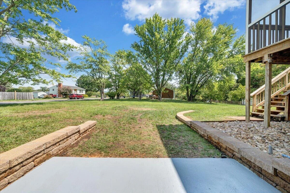 207 Hillview DR - Photo 22