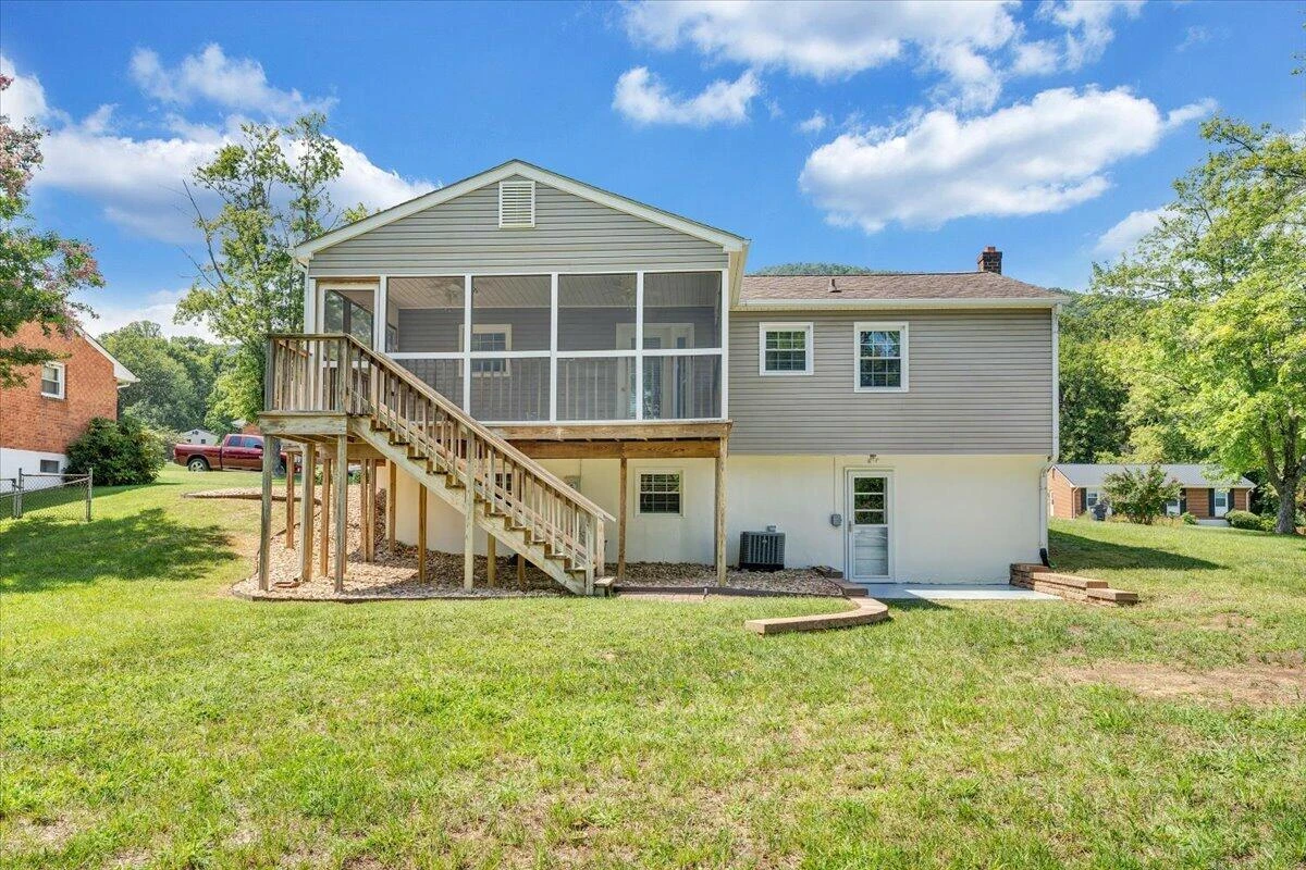 207 Hillview DR - Photo 24