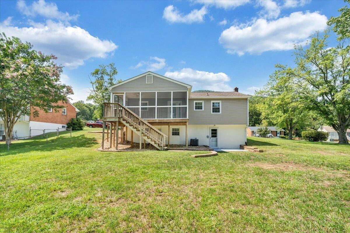 207 Hillview DR - Photo 25