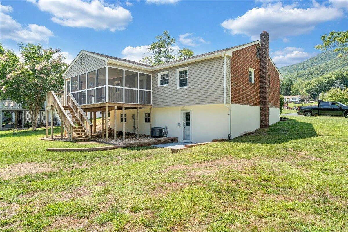 207 Hillview DR - Photo 26