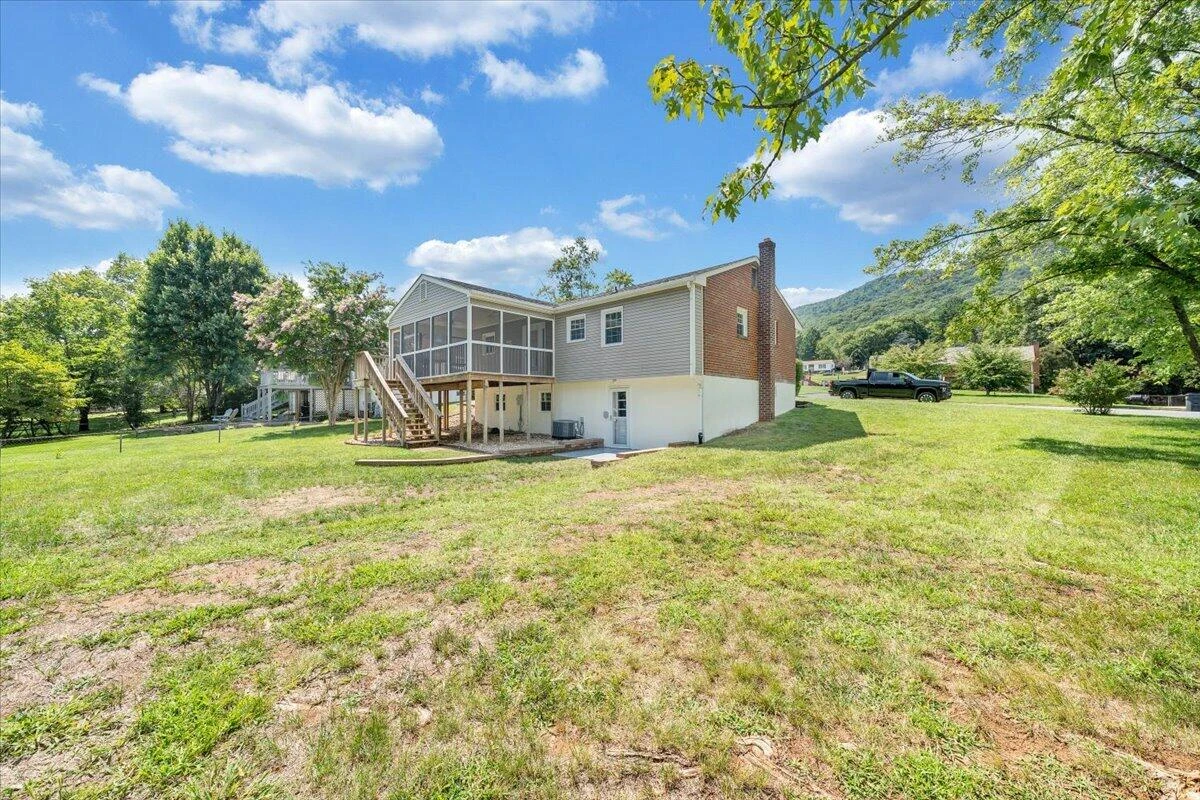 207 Hillview DR - Photo 27