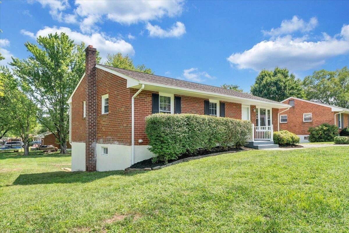 207 Hillview DR - Photo 28