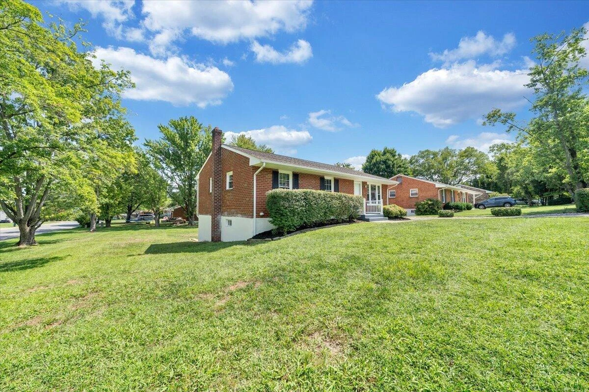 207 Hillview DR - Photo 29