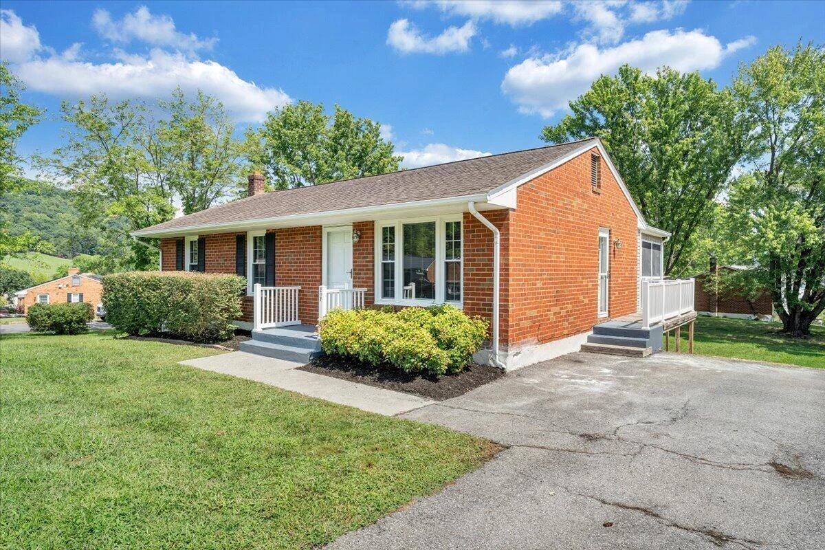 207 Hillview DR - Photo 30