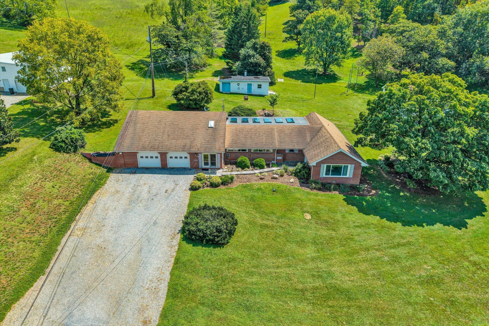 318 Rogers LN - Photo 2