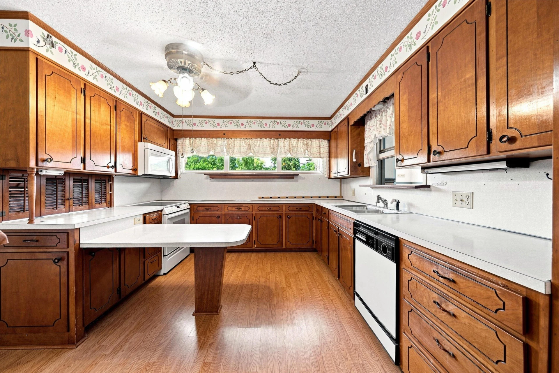 318 Rogers LN - Photo 6