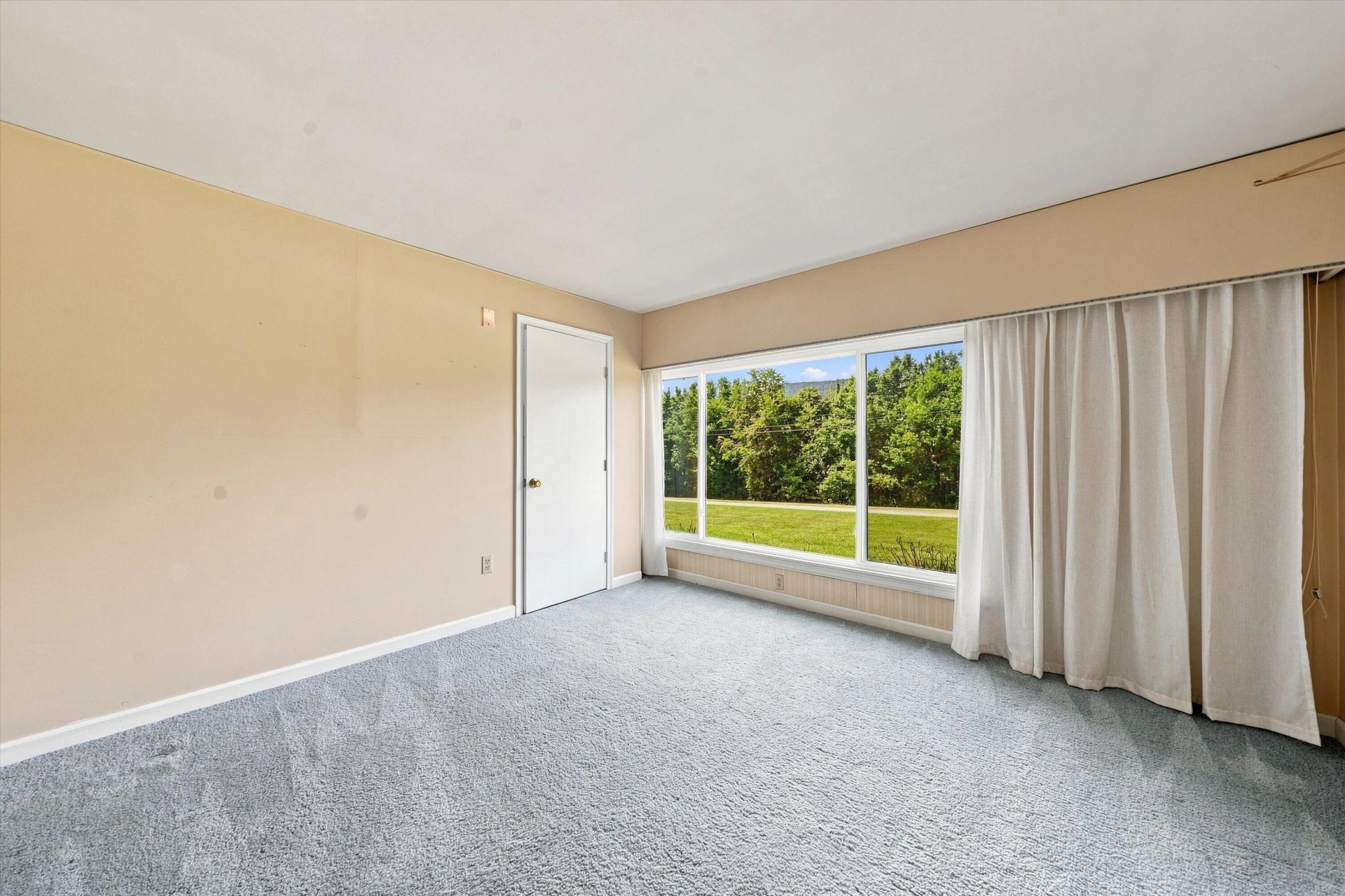 318 Rogers LN - Photo 18