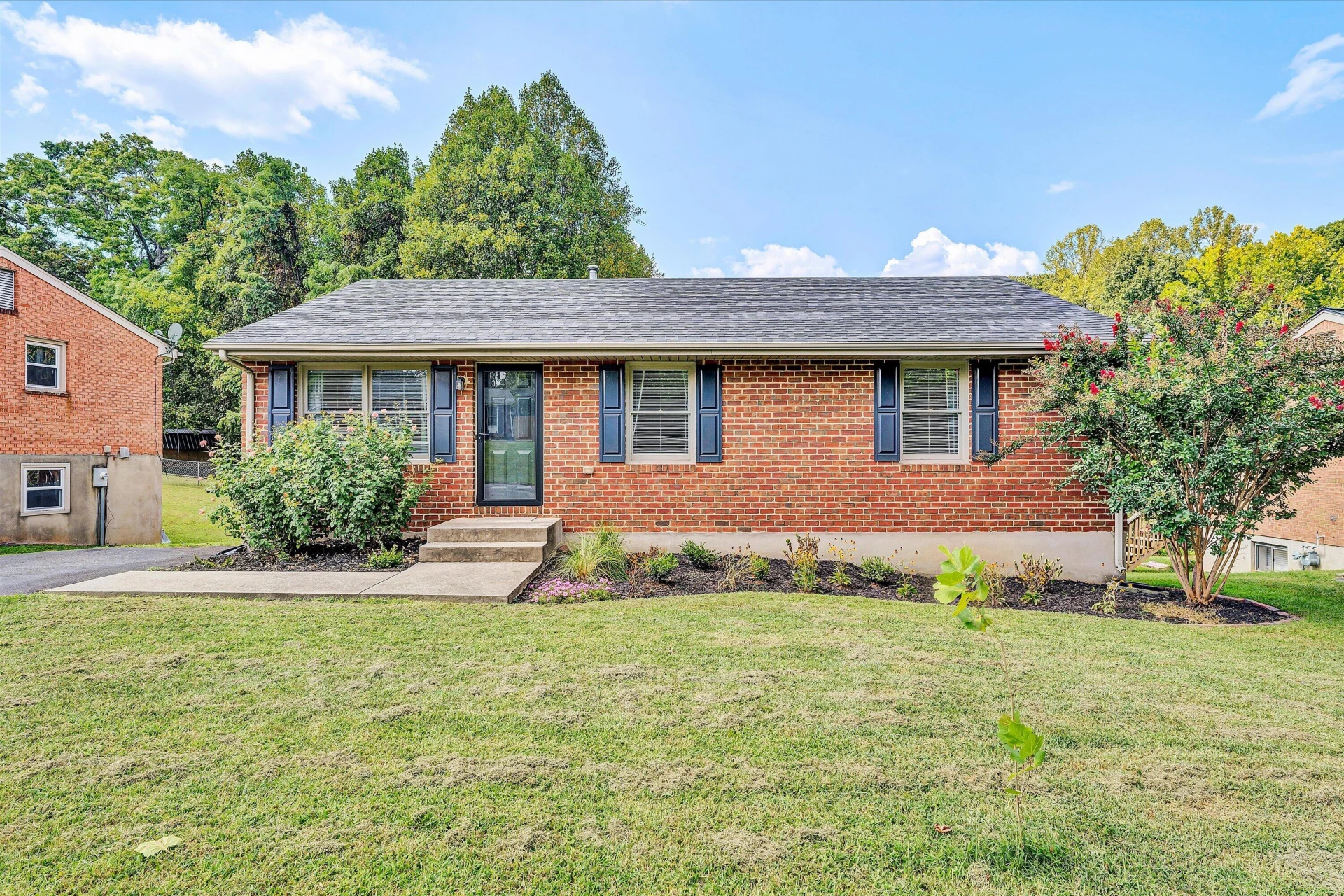 2720 Tulip LN