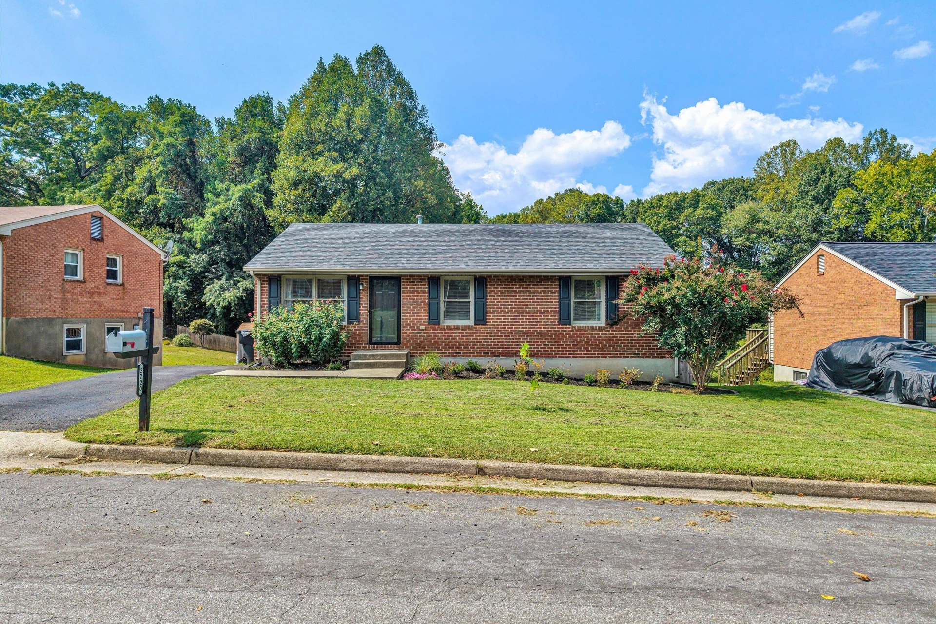 2720 Tulip LN - Photo 2