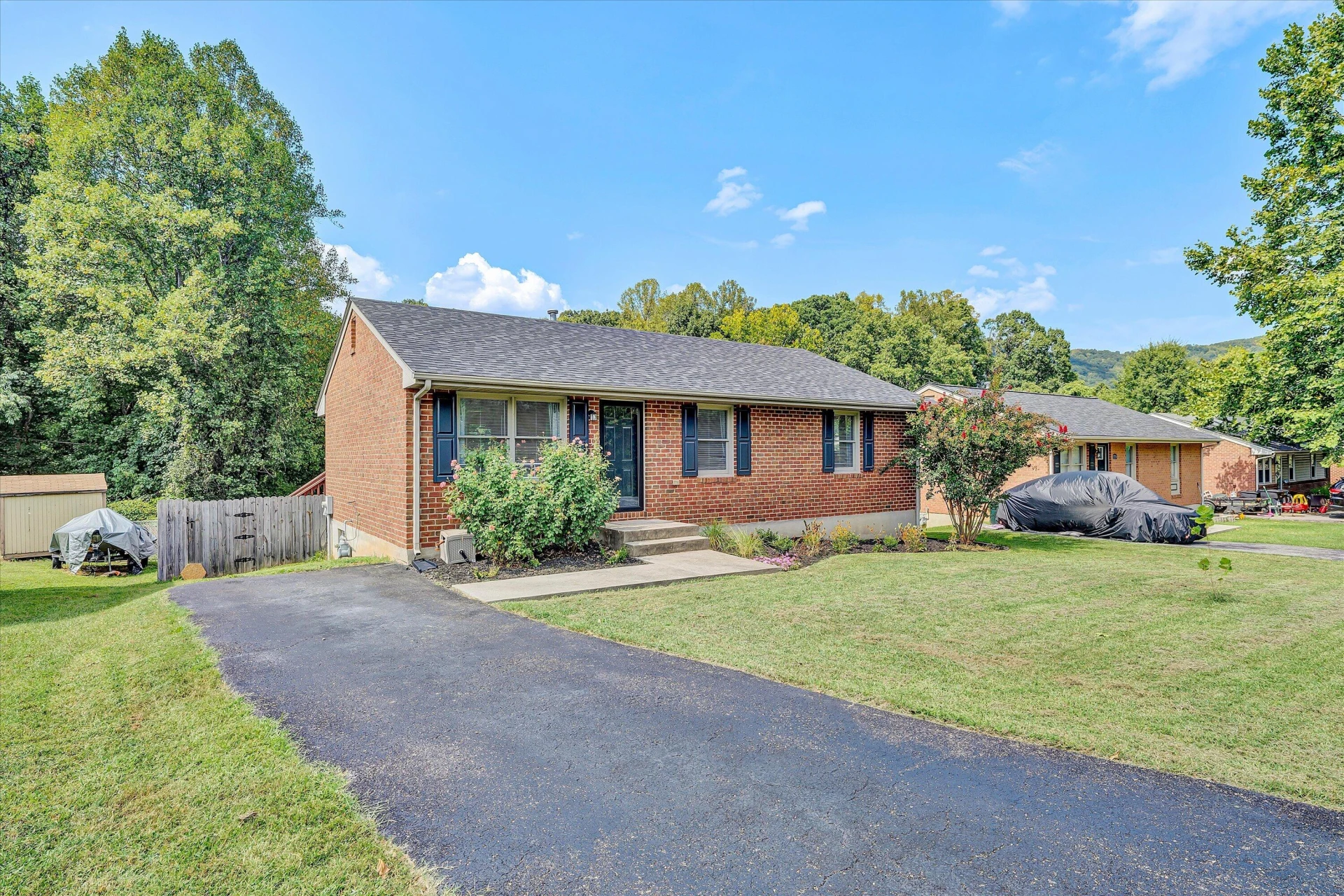2720 Tulip LN - Photo 3