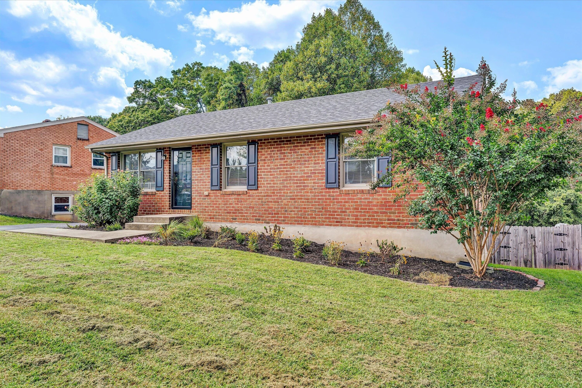 2720 Tulip LN - Photo 4